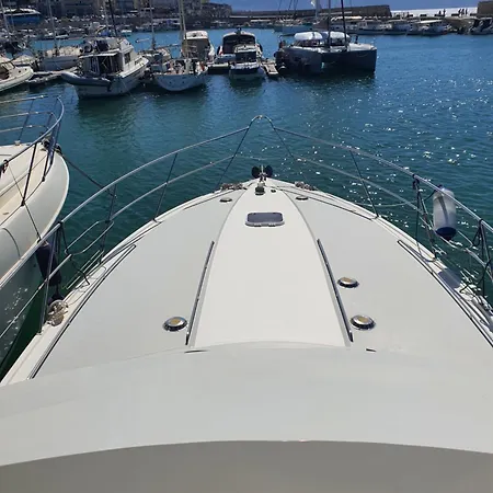Yacht Zen Botel