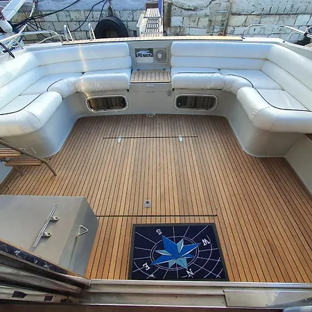 Yacht Zen Πλωτό κατάλυμα Ηράκλειο Κρήτης