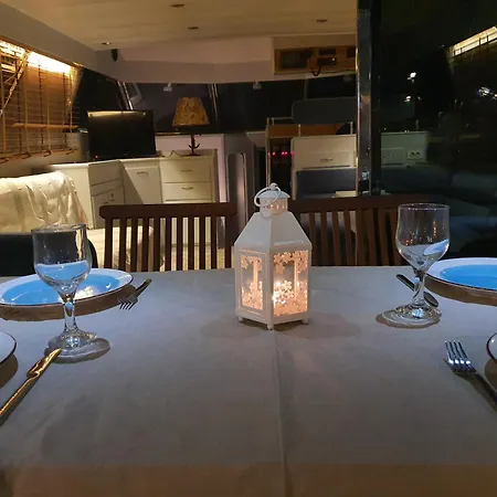 Πλωτό κατάλυμα Yacht Zen Ηράκλειο Κρήτης